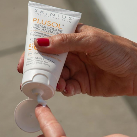 Plusol crema solare viso Spf50 per una protezione solare sicura per la pelle e per l'ambiente