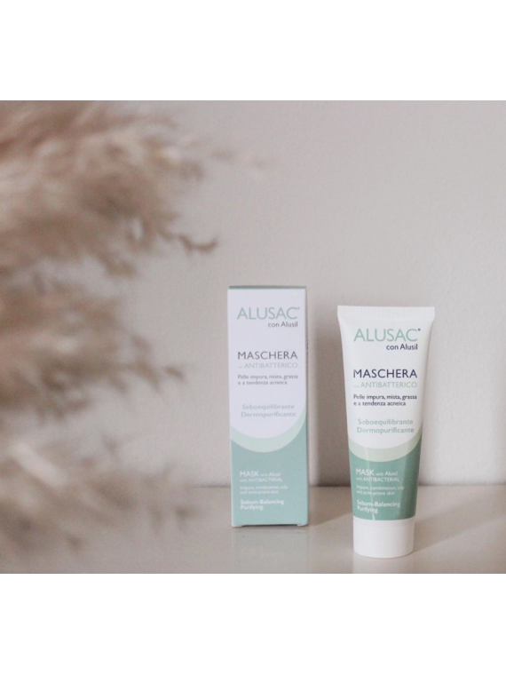ALUSAC Maschera con antibatterico aiuta a ridurre la severità degli inestetismi tipici della pelle con acne.