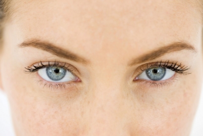 Prodotti antietà delicati per occhi sensibili